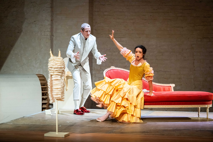 Gergely Kereszturi (Bartolo) und Letícia Peixoto de Moraes (Rosina), Barbier von Sevilla (Paisiello) Kammeroper Schloss Rheinsberg 2026