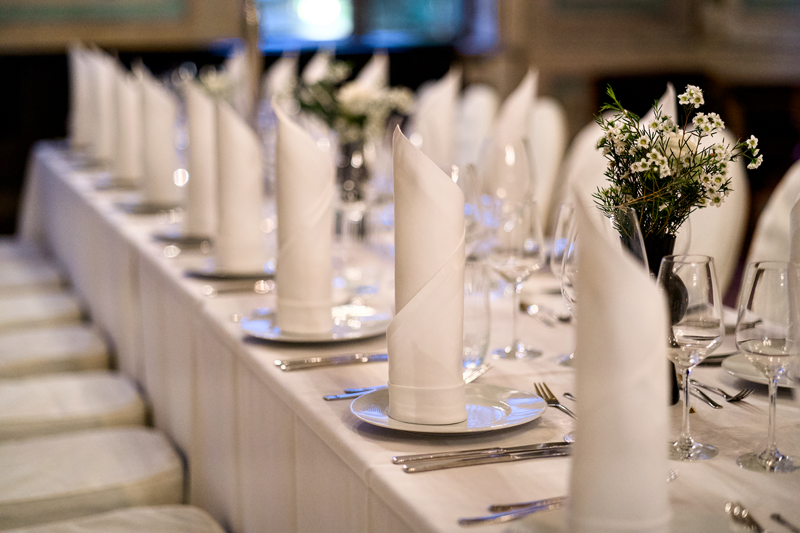 Gedeckte festliche Tafel