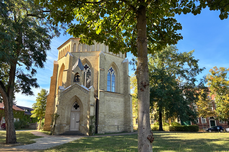 Alte Neuendorfer Kirche von außen (Potsdam Babelsberg)